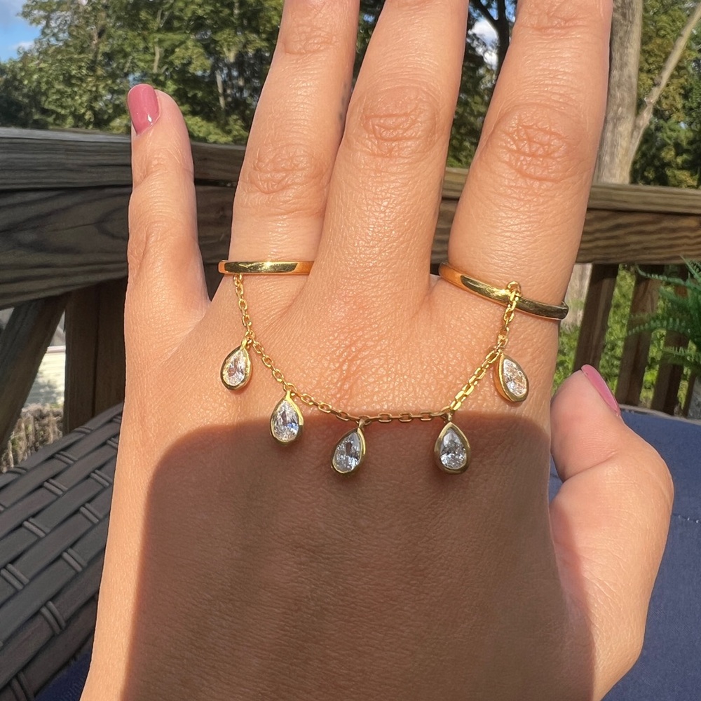 Double Finger Ring with 5 Pear lab stones